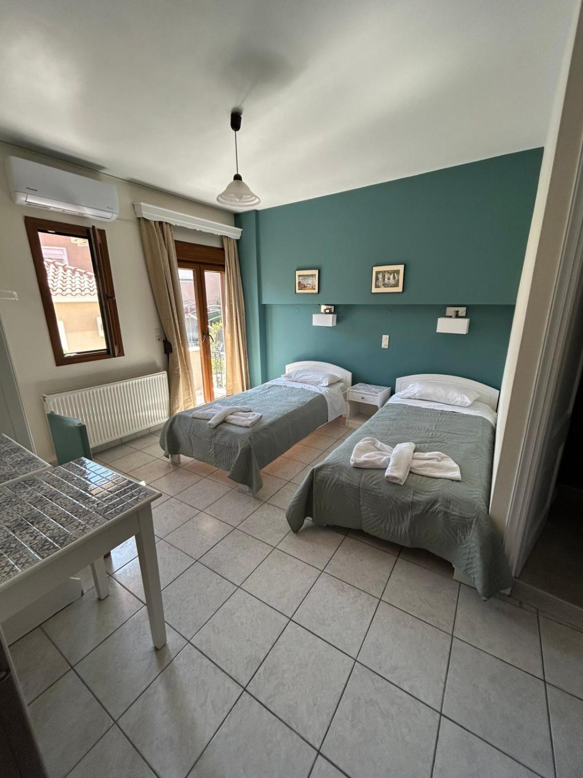 Roxani Studios-Apartments Petra  Ngoại thất bức ảnh